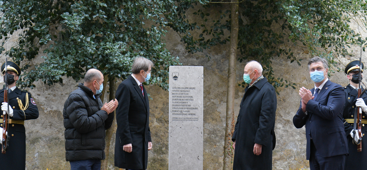 Plaque commemorating Croatia and Slovenia's cooperation in 1990s war unveiled